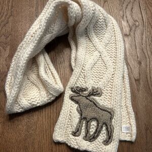 Abercrombie & Fitch Y2K knit scarf